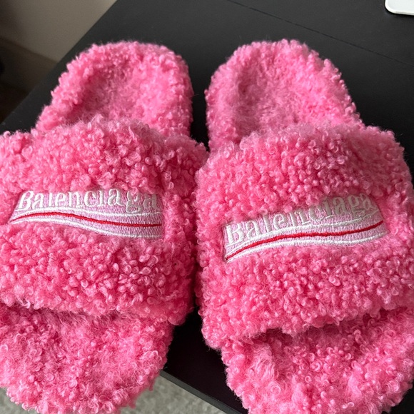 Balenciaga Pink Textured Slides display picture 2